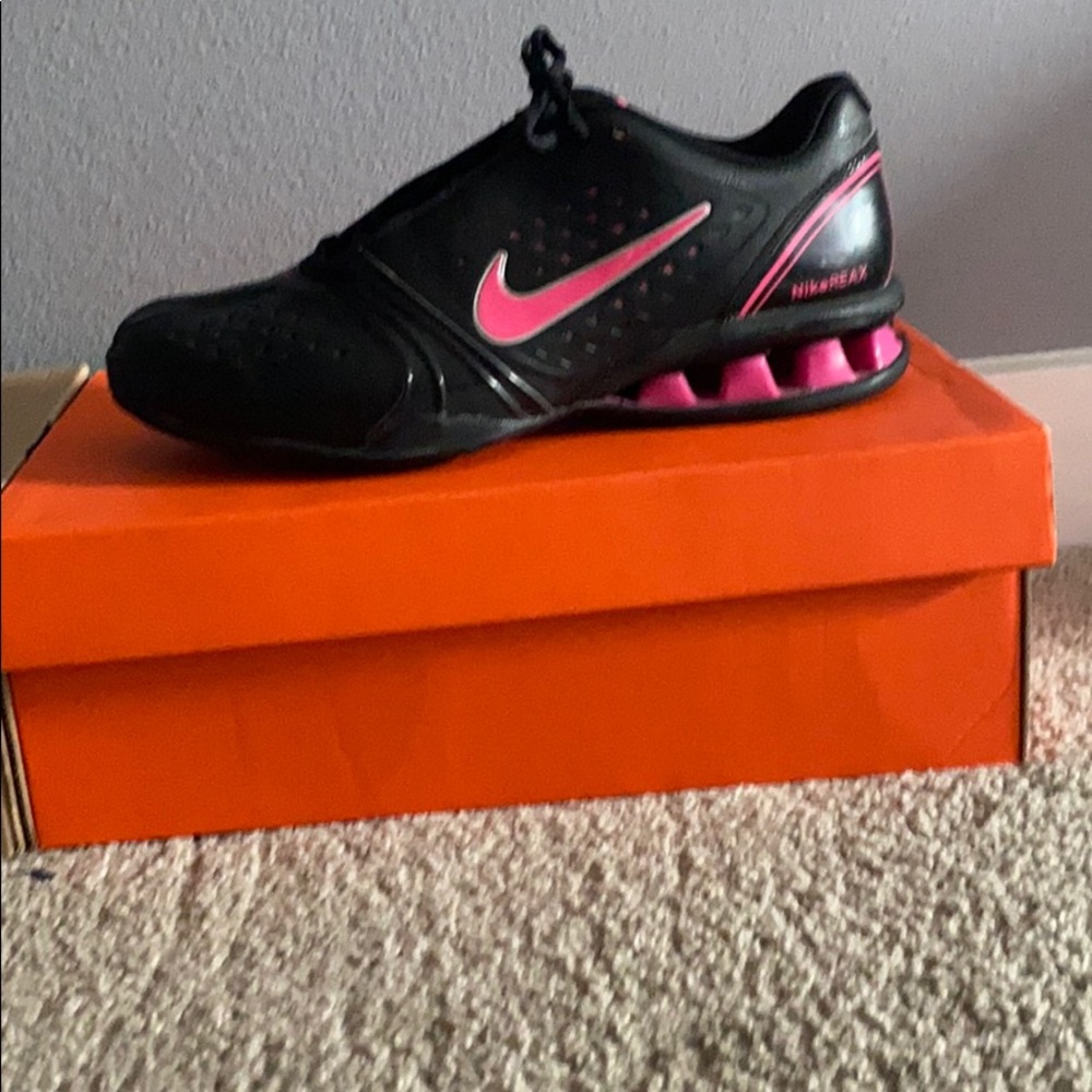 WMNS NIKE REAX ROCKSTAR SIZE 9